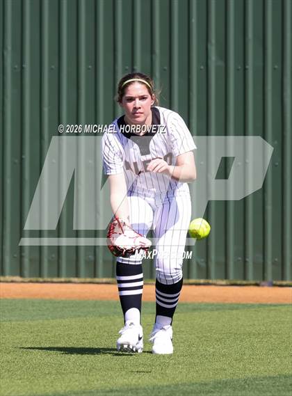 Thumbnail 3 in Melissa vs Aledo photogallery.