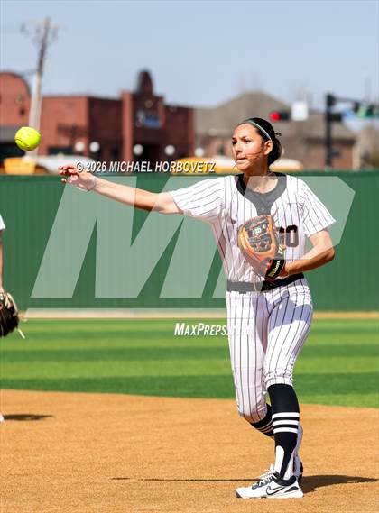 Thumbnail 2 in Melissa vs Aledo photogallery.