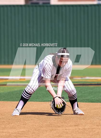 Thumbnail 3 in Melissa vs Aledo photogallery.