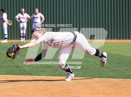 Thumbnail 3 in Melissa vs Aledo photogallery.