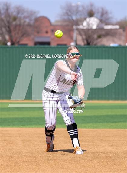 Thumbnail 1 in Melissa vs Aledo photogallery.