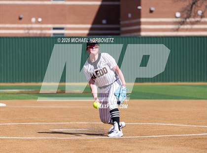 Thumbnail 1 in Melissa vs Aledo photogallery.