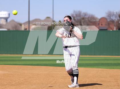Thumbnail 3 in Melissa vs Aledo photogallery.