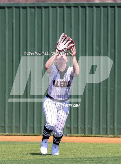 Thumbnail 3 in Melissa vs Aledo photogallery.