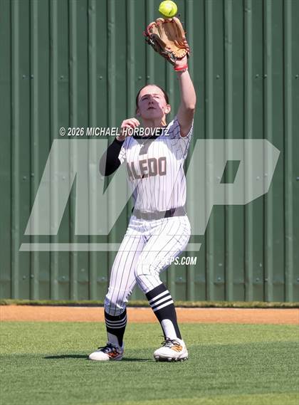 Thumbnail 2 in Melissa vs Aledo photogallery.