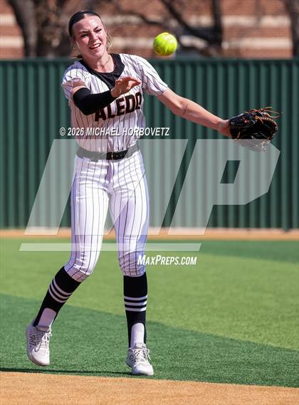 Thumbnail 1 in Melissa vs Aledo photogallery.