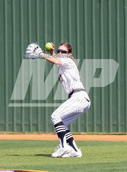Thumbnail 3 in Melissa vs Aledo photogallery.
