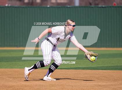 Thumbnail 2 in Melissa vs Aledo photogallery.