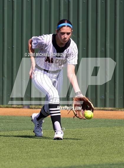 Thumbnail 3 in Melissa vs Aledo photogallery.