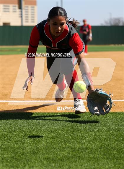 Thumbnail 1 in Melissa vs Aledo photogallery.