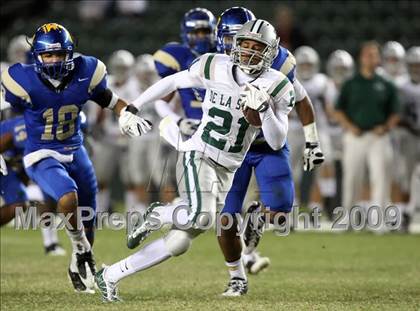 Thumbnail 2 in De La Salle vs. Crenshaw (CIF State Open Division Final) photogallery.