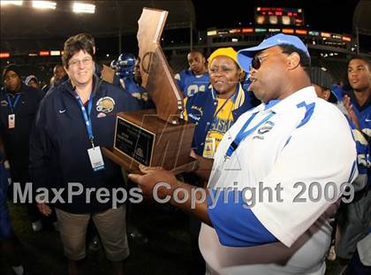 Thumbnail 1 in De La Salle vs. Crenshaw (CIF State Open Division Final) photogallery.