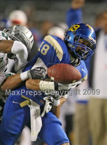 Thumbnail 2 in De La Salle vs. Crenshaw (CIF State Open Division Final) photogallery.