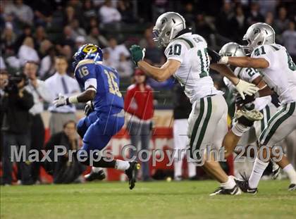 Thumbnail 1 in De La Salle vs. Crenshaw (CIF State Open Division Final) photogallery.