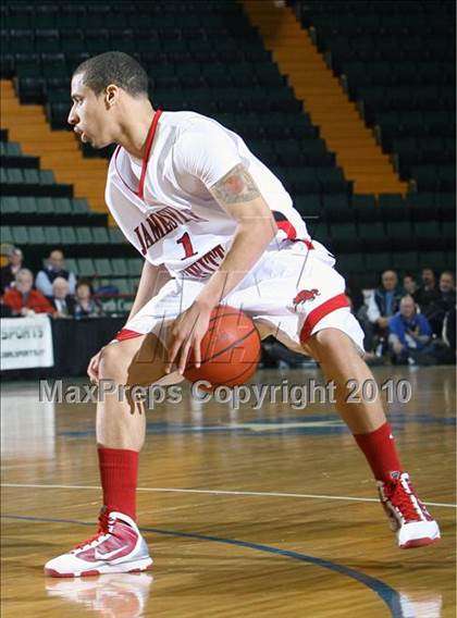 Thumbnail 1 in Newark vs. Jamesville-DeWitt (NYSPHSAA Class A Final) photogallery.