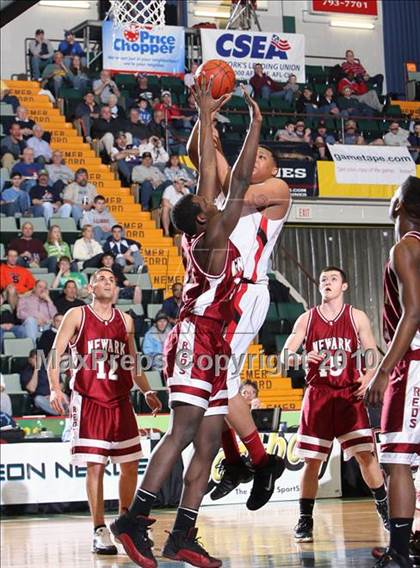 Thumbnail 1 in Newark vs. Jamesville-DeWitt (NYSPHSAA Class A Final) photogallery.