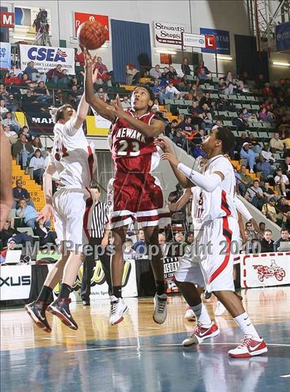 Thumbnail 3 in Newark vs. Jamesville-DeWitt (NYSPHSAA Class A Final) photogallery.