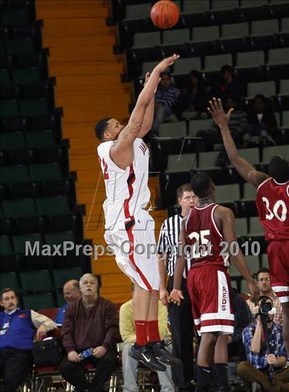 Thumbnail 1 in Newark vs. Jamesville-DeWitt (NYSPHSAA Class A Final) photogallery.