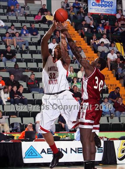 Thumbnail 2 in Newark vs. Jamesville-DeWitt (NYSPHSAA Class A Final) photogallery.