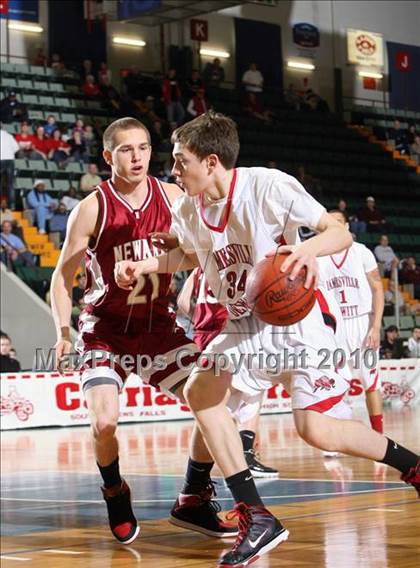Thumbnail 1 in Newark vs. Jamesville-DeWitt (NYSPHSAA Class A Final) photogallery.