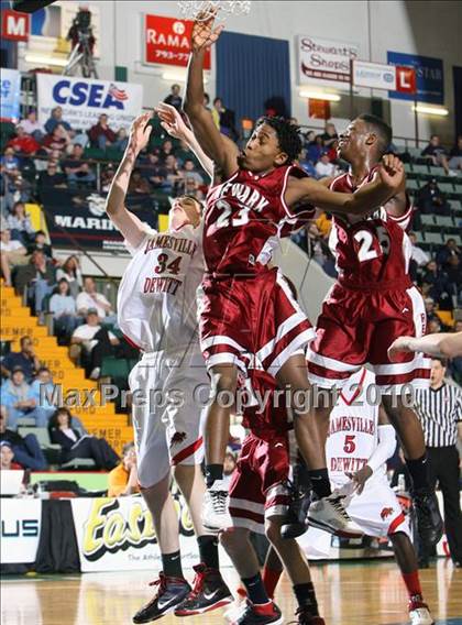 Thumbnail 1 in Newark vs. Jamesville-DeWitt (NYSPHSAA Class A Final) photogallery.