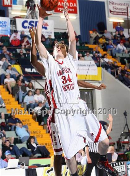 Thumbnail 1 in Newark vs. Jamesville-DeWitt (NYSPHSAA Class A Final) photogallery.