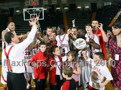 Thumbnail 1 in Newark vs. Jamesville-DeWitt (NYSPHSAA Class A Final) photogallery.