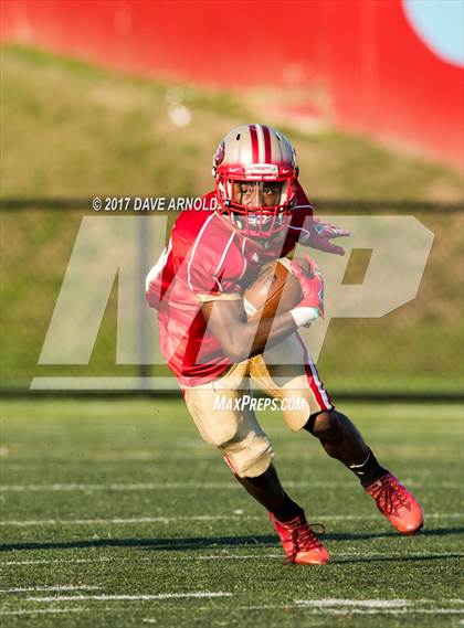 Thumbnail 2 in JV: St. John's Prep @ Everett photogallery.