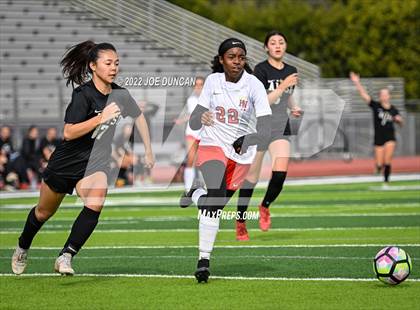 Thumbnail 2 in Harvard-Westlake vs. Aliso Niguel (Best in the West Winter Classic) photogallery.