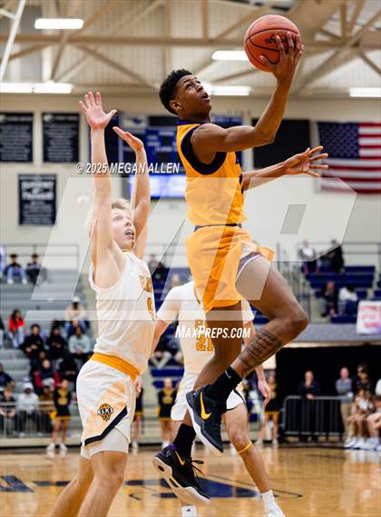 Thumbnail 2 in Reynoldsburg vs. Centerville photogallery.