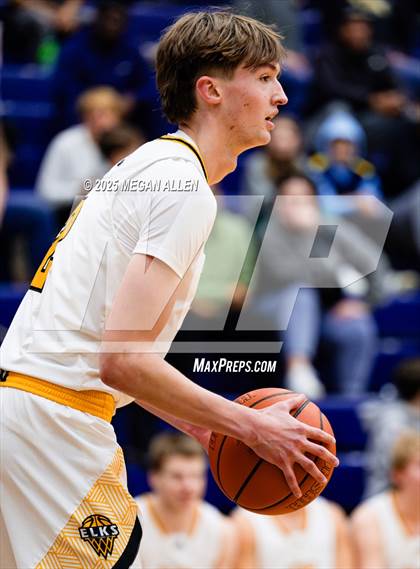 Thumbnail 3 in Reynoldsburg vs. Centerville photogallery.