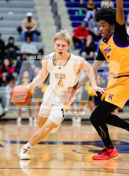 Thumbnail 2 in Reynoldsburg vs. Centerville photogallery.