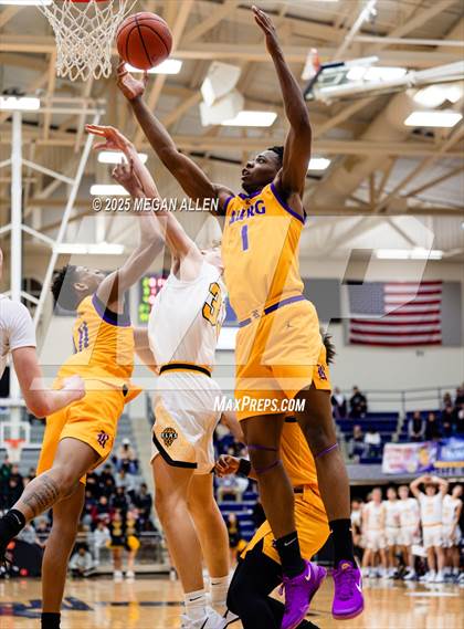 Thumbnail 1 in Reynoldsburg vs. Centerville photogallery.