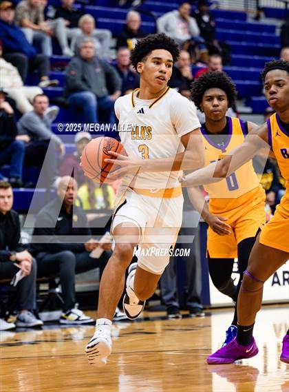 Thumbnail 2 in Reynoldsburg vs. Centerville photogallery.