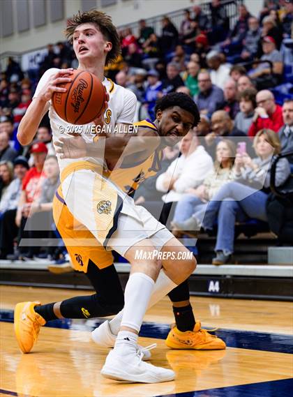 Thumbnail 3 in Reynoldsburg vs. Centerville photogallery.