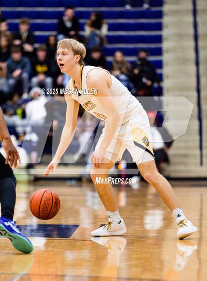 Thumbnail 1 in Reynoldsburg vs. Centerville photogallery.