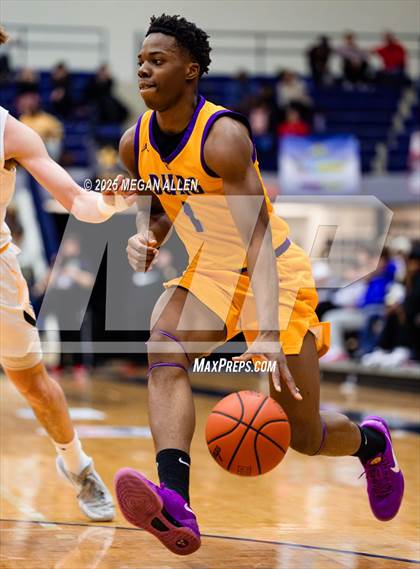 Thumbnail 2 in Reynoldsburg vs. Centerville photogallery.