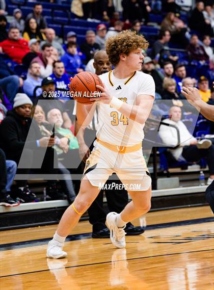 Thumbnail 1 in Reynoldsburg vs. Centerville photogallery.