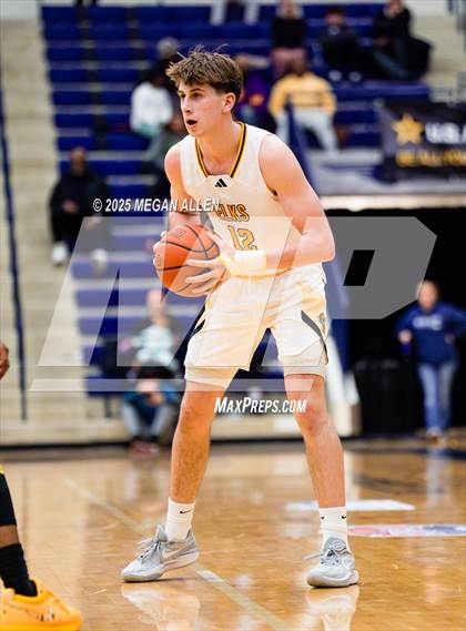 Thumbnail 2 in Reynoldsburg vs. Centerville photogallery.