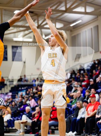 Thumbnail 2 in Reynoldsburg vs. Centerville photogallery.