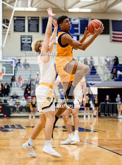 Thumbnail 1 in Reynoldsburg vs. Centerville photogallery.