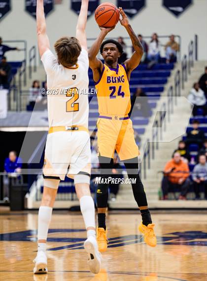 Thumbnail 3 in Reynoldsburg vs. Centerville photogallery.
