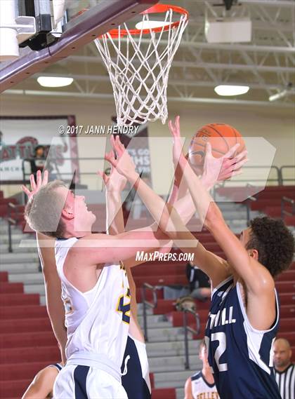 Thumbnail 3 in Foothill vs. Bellevue (Rancho Mirage Holiday Invitational) photogallery.