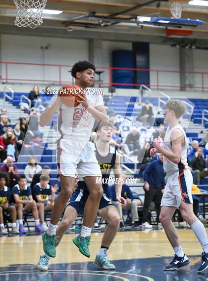 Thumbnail 3 in West Seattle @ Eastside Catholic (3A Boys District 2) photogallery.