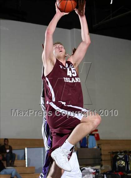 Thumbnail 3 in Mercer Island vs. Rancho Cucamonga (Desert Heat Invitational) photogallery.