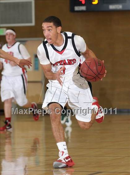 Thumbnail 2 in Monterey Trail vs. Antelope (Common Good Classic) photogallery.