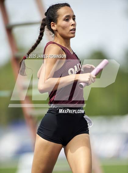 Thumbnail 1 in FHSAA 1A & 3A Finals (4 X 800 Meters) photogallery.