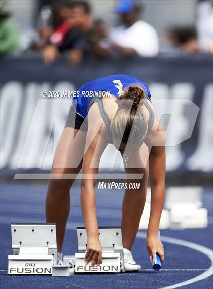 Thumbnail 2 in FHSAA 1A & 3A Finals (4 X 800 Meters) photogallery.