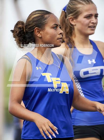 Thumbnail 3 in FHSAA 1A & 3A Finals (4 X 800 Meters) photogallery.