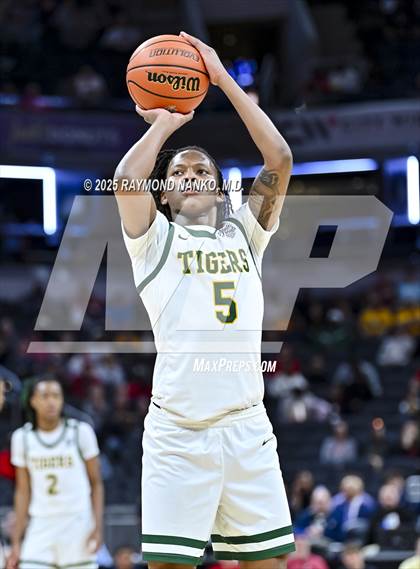 Thumbnail 2 in South Bend Saint Joseph vs. Indianapolis Crispus Attucks (IHSAA 3A Final) photogallery.